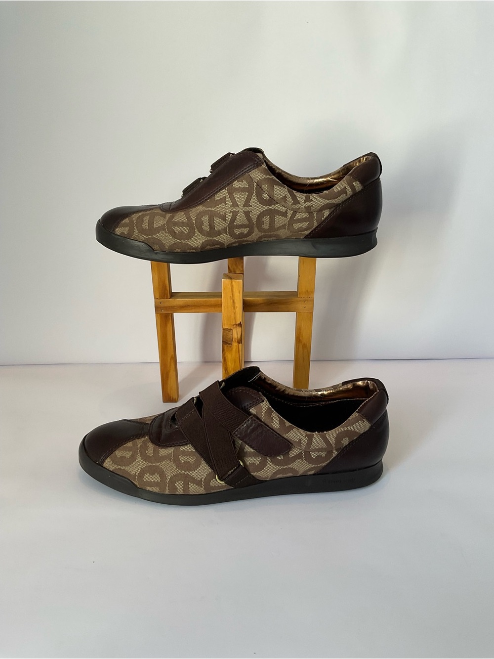 Vintage Etienne Aigner E-Giana Women’s Brown & Beige Logo Sneaker Style Flats - Picture 3 of 9
